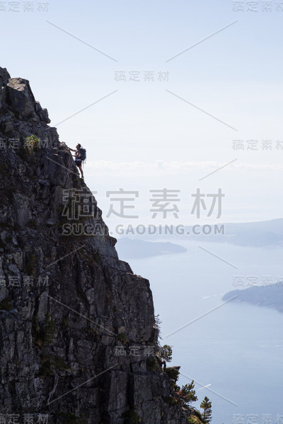 悬崖上的攀登者
