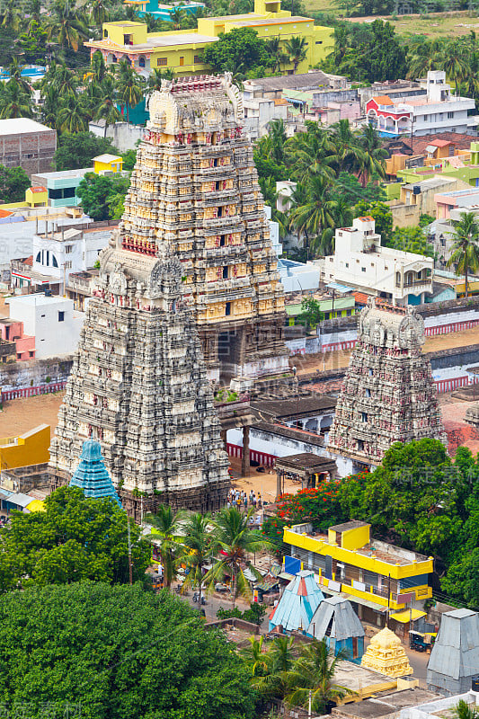 主Bhakthavatsaleswarar庙的Gopura(塔)Thirukalu