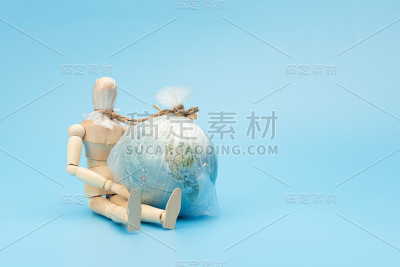 世界环境日的概念。象征木人和地球。环境污染的后果将是人类的死亡。
