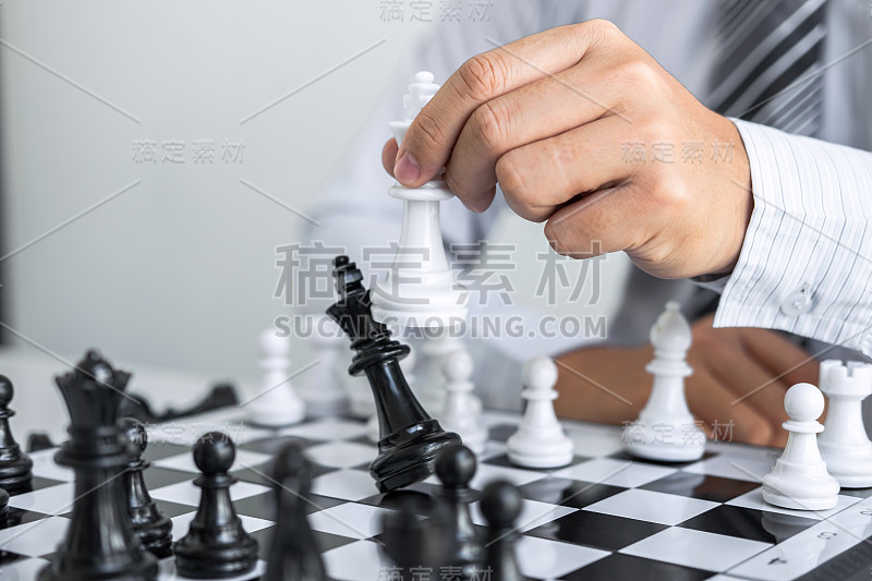 黑棋与白棋同棋手，商人之手想要在竞争中移动棋子形象，策划策略以成功为赢