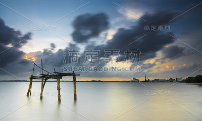 废弃的船避难所