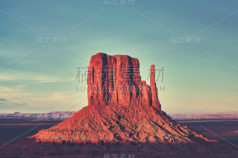 色彩调日落在西Mitten Butte，美国。