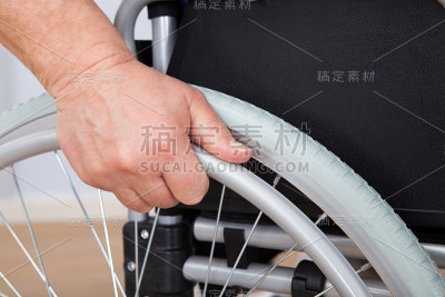 轮椅上的老人
