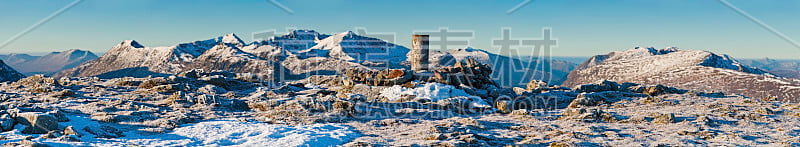 山顶标志俯瞰格兰科雪峰苏格兰高地