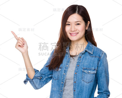 女人指着