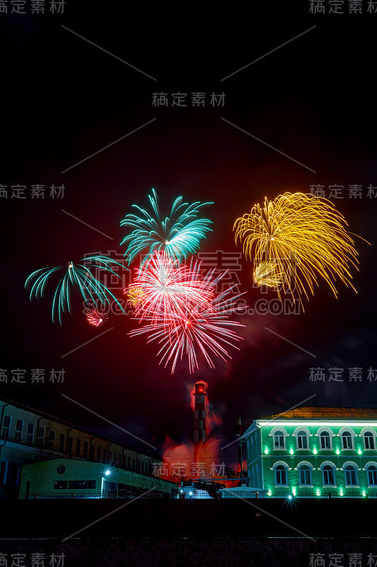 7月4日新年的夜空中燃放烟花