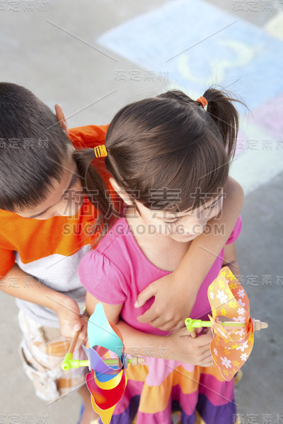 年幼的孩子成键