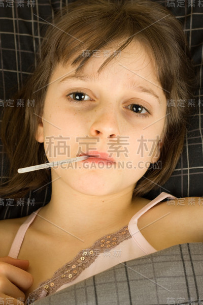 温度计的女孩