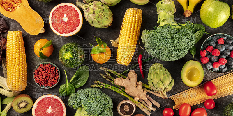 素食全景，头顶上的新鲜水果，蔬菜，意大利面，豆类和蘑菇，一个平坦的lay