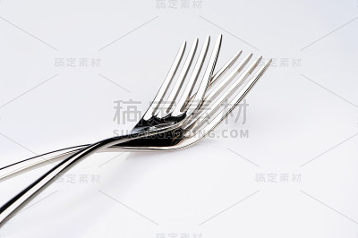 钢叉孤立在白色背景上