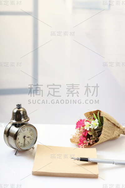 笔记本和钢笔