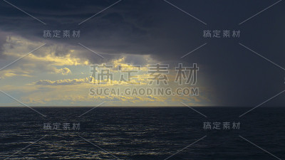 海上风暴云