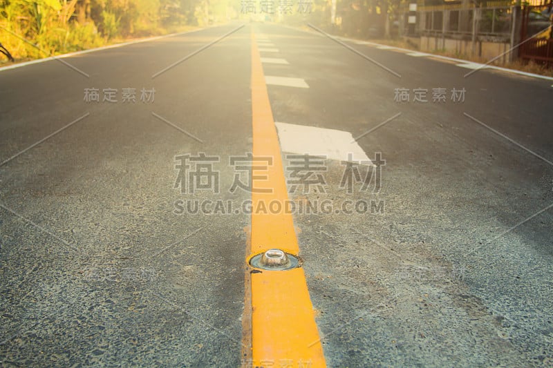 有交通线路的高速公路。