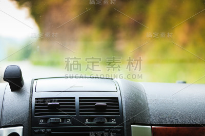 汽车驾驶，从仪表盘里看