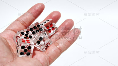 骰子上的手