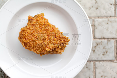 盘子里的炸鸡