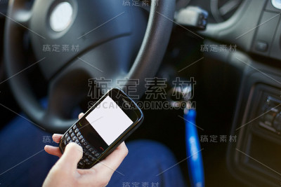 发短信和开车