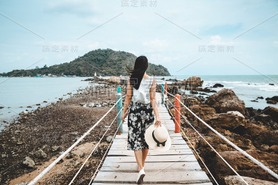 女人夏天放松假期