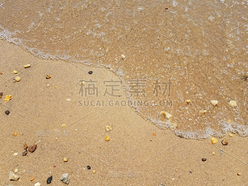 沙子与海浪和岩石