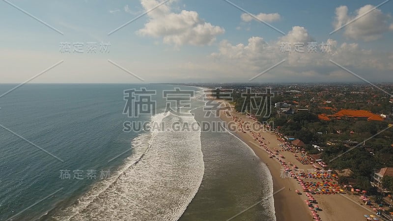 鸟瞰图美丽的海滩，巴厘岛，库塔