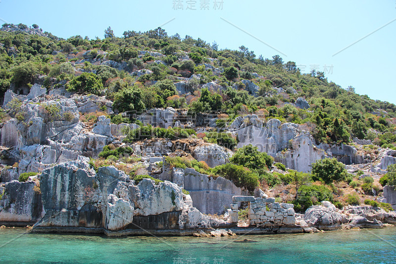 位于地中海沿岸的岛屿，风景如画，有古老的利西亚城镇的废墟和阿伯莱石棺墓，Simena Teimuss