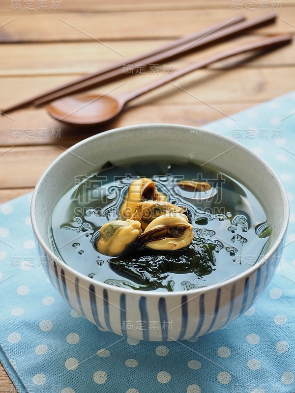 韩国菜紫菜汤贻贝