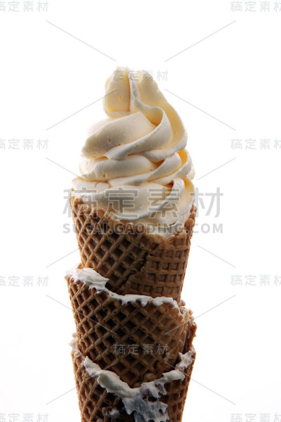 香草冻酸奶或华夫蛋筒软冰淇淋