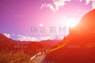 白雪皑皑的山脉