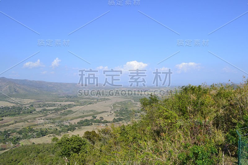 从Cerro de la Vigia视角看古巴特立尼达周围的风景