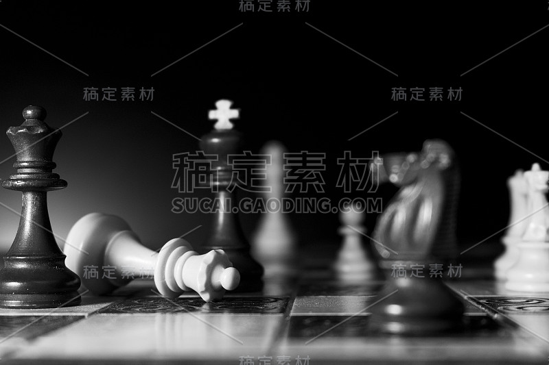 在棋盘上拍摄的象棋