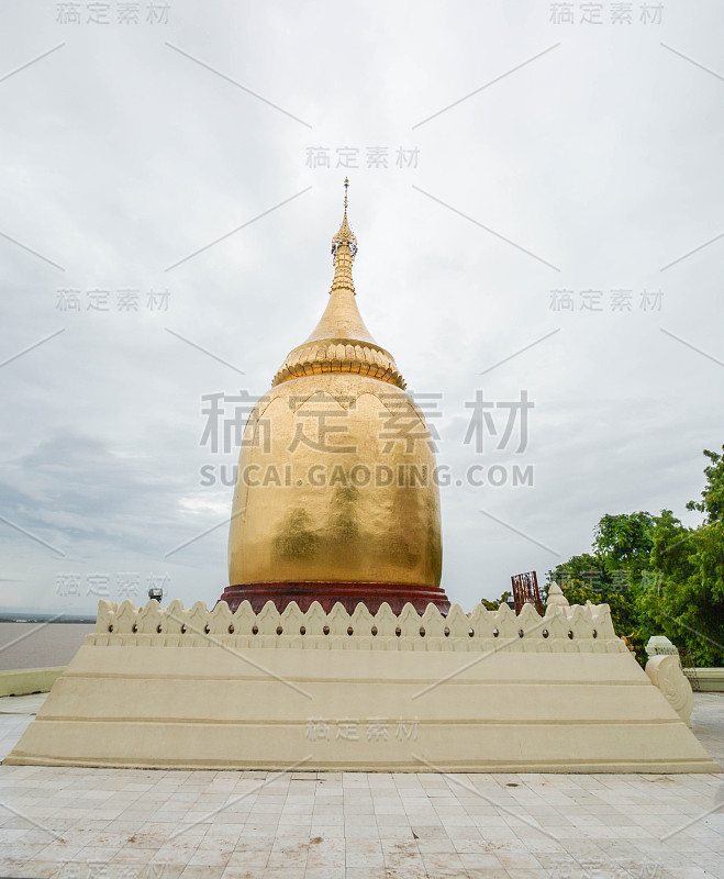 缅甸蒲甘平原上的宝塔景观