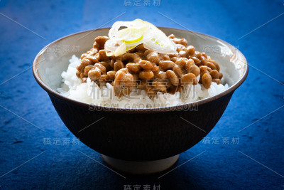 日本的纳豆米饭