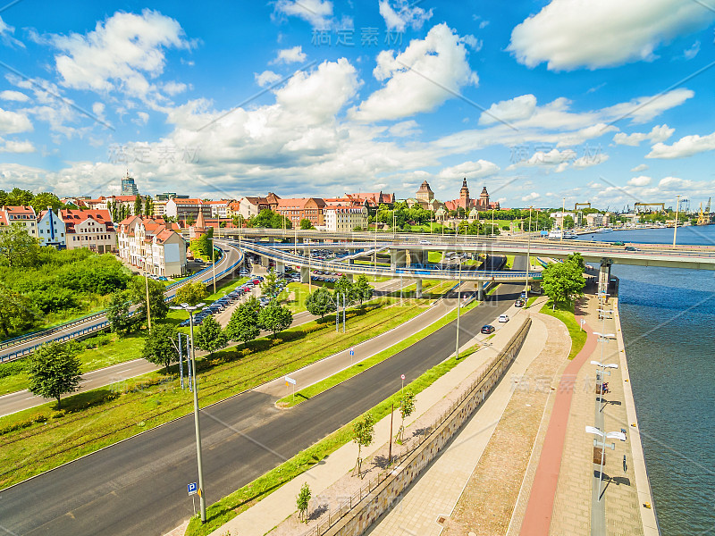 Szczecin - Piastowski大道和Łabuda桥和铬墙的观点。