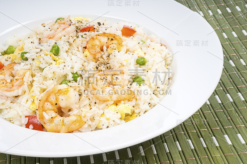 传统的中国虾炒饭
