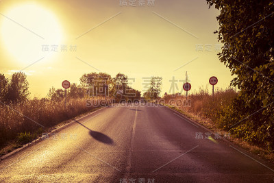 路在日落时分