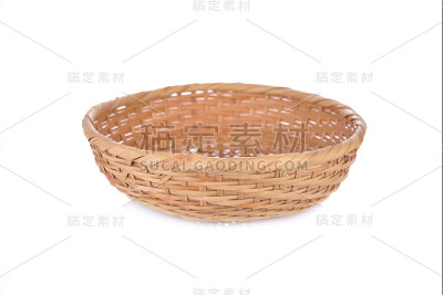 白色背景上的空竹篮