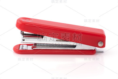 红色文具订书机孤立