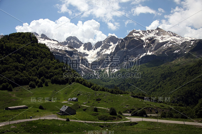 比利牛斯山脉风景