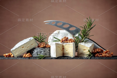 各种核桃和迷迭香软奶酪。