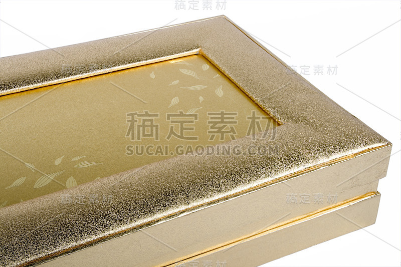 金色的盒子