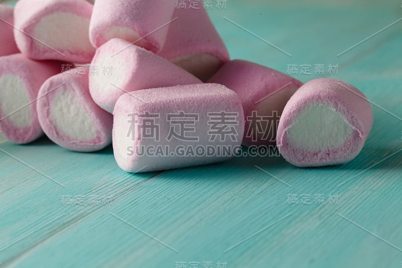 分散的粉红色marshmalow