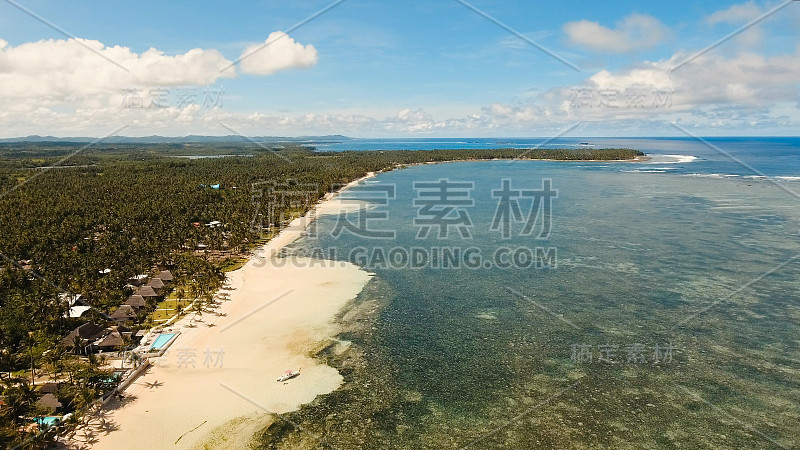 鸟瞰图美丽的海滩上的热带岛屿。菲律宾,Siargao