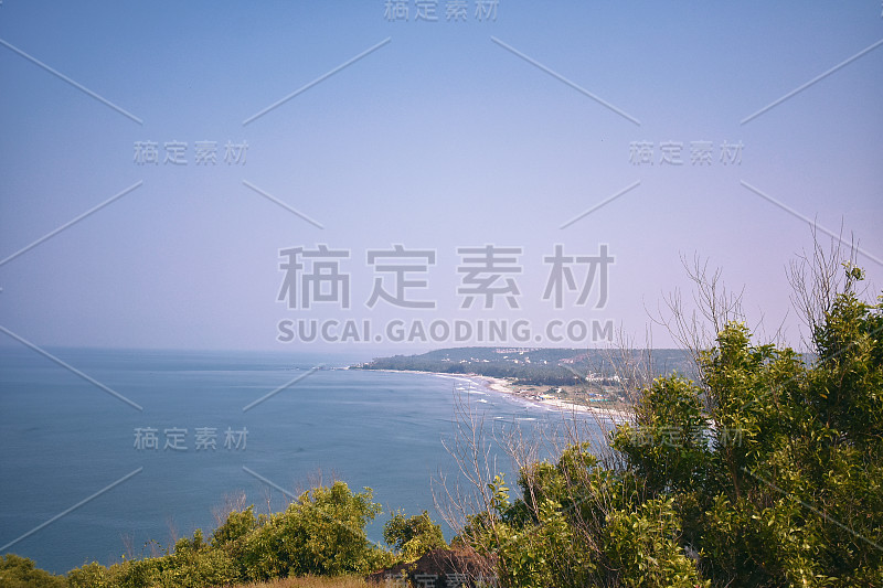 从果阿山顶俯瞰大海