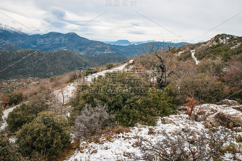 希腊瓦萨附近山区的冬季景观