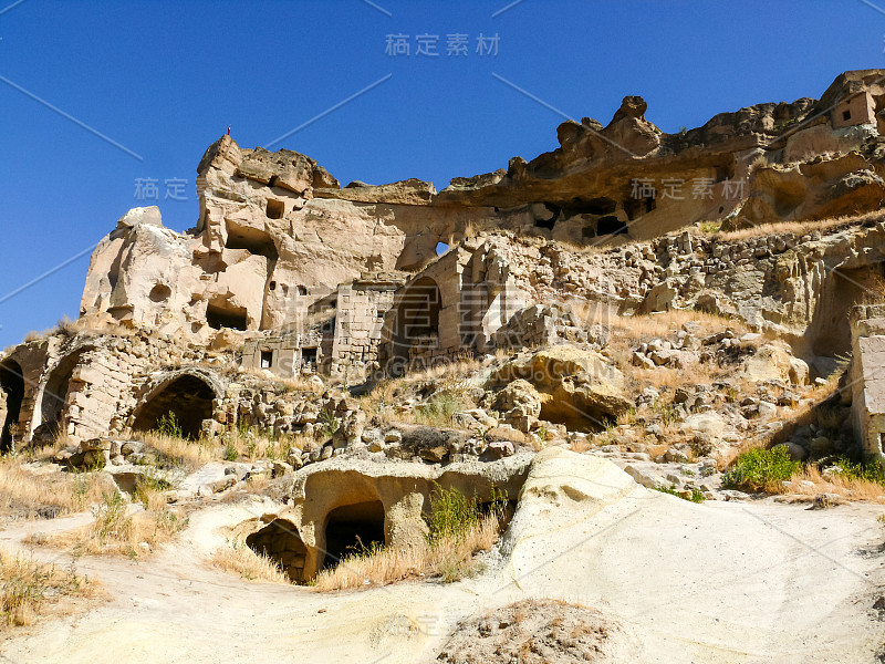 土耳其卡帕多西亚山谷中一座古城的废墟