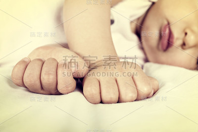 小婴儿的拳头