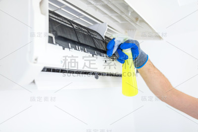 空调维修和保养，固定空调，清洗过滤网。