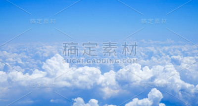 蓝天之上的云朵