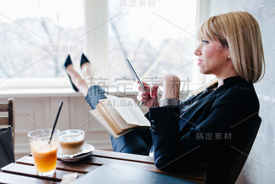 他是什么意思?