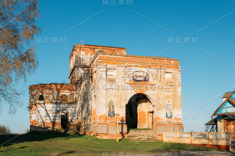 白俄罗斯戈麦尔地区，杜布拉什区，雷诺村，圣尼古拉斯旧东正教教堂的废墟